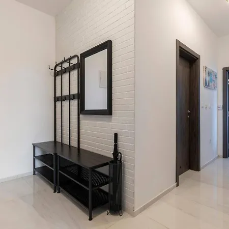 La Terrazza * * * *city Center Lux New Apt+parking Apartment