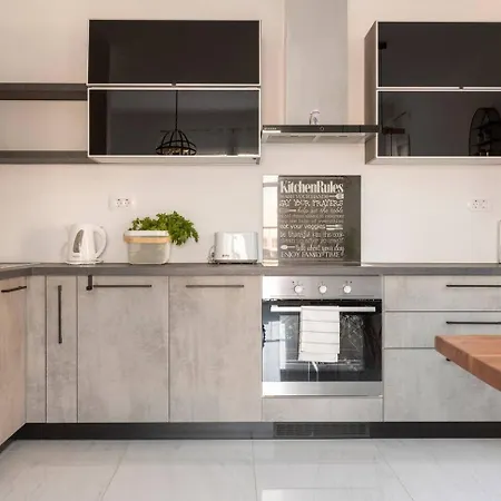 La Terrazza * * * *city Center Lux New Apt+parking *