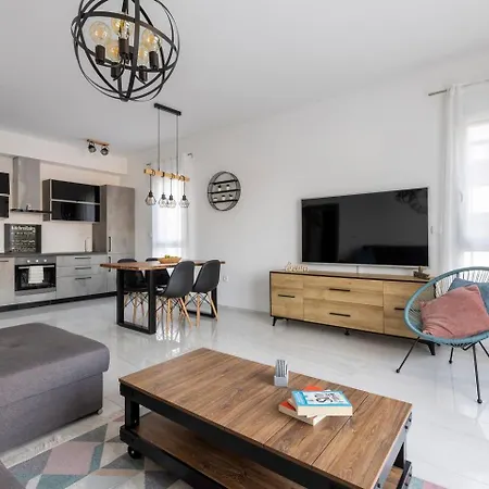 La Terrazza * * * *city Center Lux New Apt+parking Pula