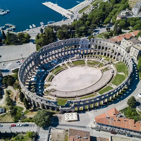 Apartment La Terrazza * * * *city Center Lux New Apt+parking Pula